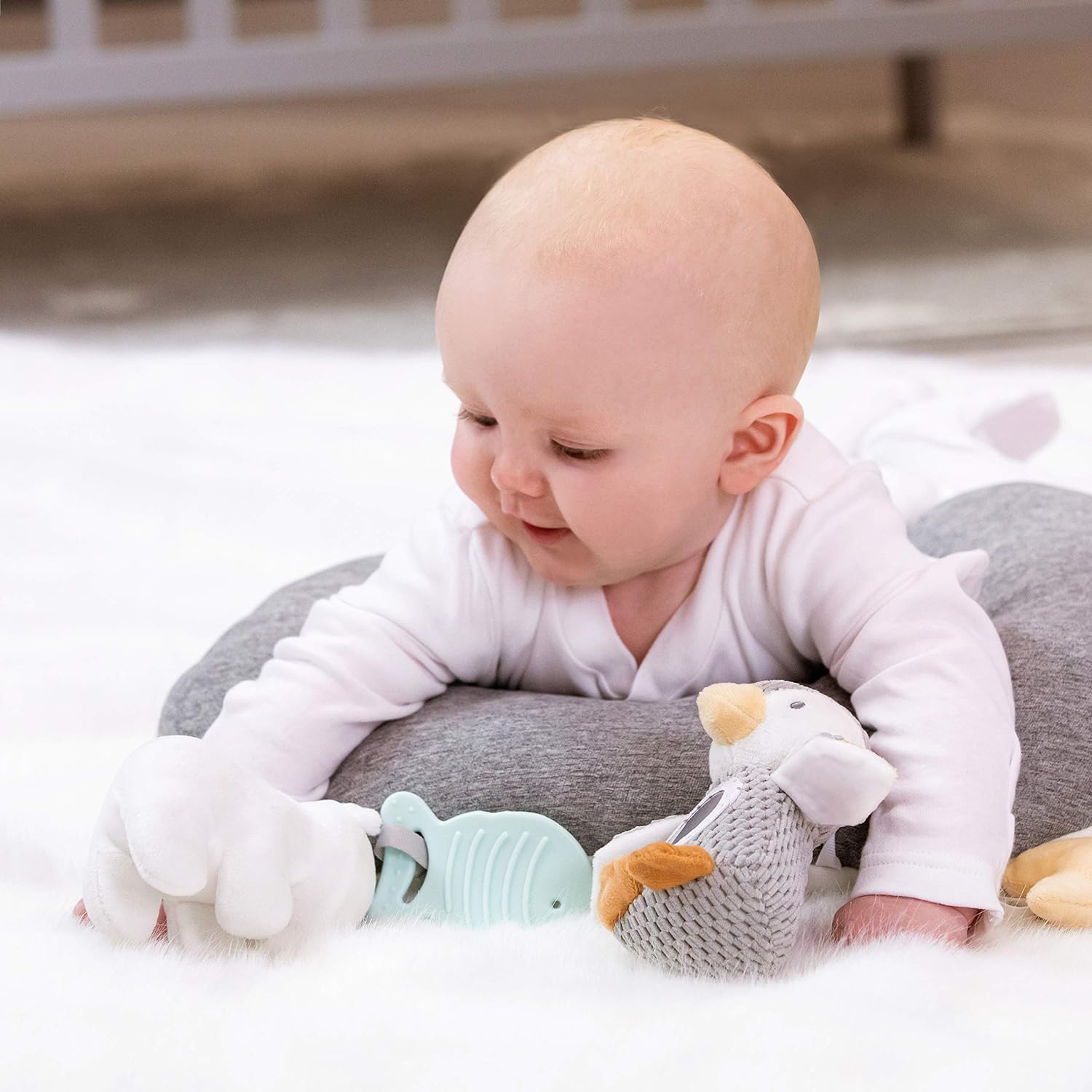 Petit Pinguin Tummy Time - Coussin interactif pour bébé - Gris - Convient dès la Naissance Pingouin