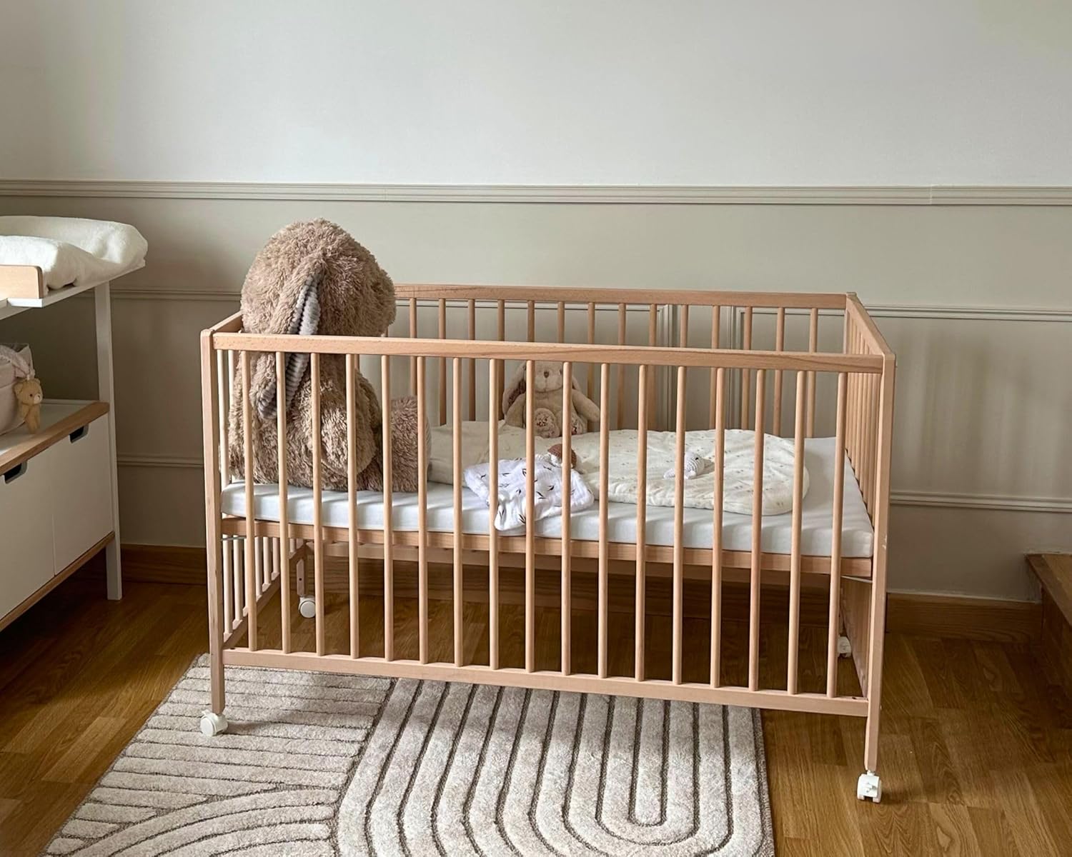 Lit bébé cododo en bois avec roulettes 60x120cm LIO - Hêtre Brut - Bois massif - Dès la naissance - Réglable en hauteur - Lit à barreau ou cododo - Confort de sommeil - Sommier à lattes