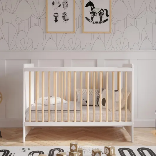 Tokyo Lit Bébé Évolutif 120x60 cm en Bois de Pin Blanc – Transformable avec Barrière de Sécurité, pour Fille ou Garçon